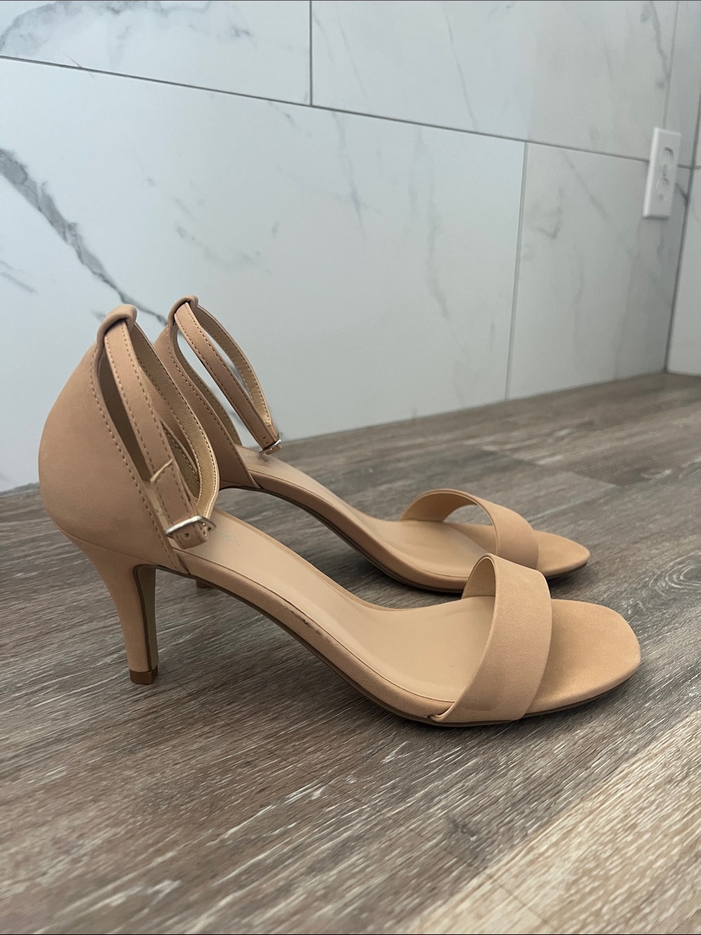 Solanz Hallie nude strappy heel